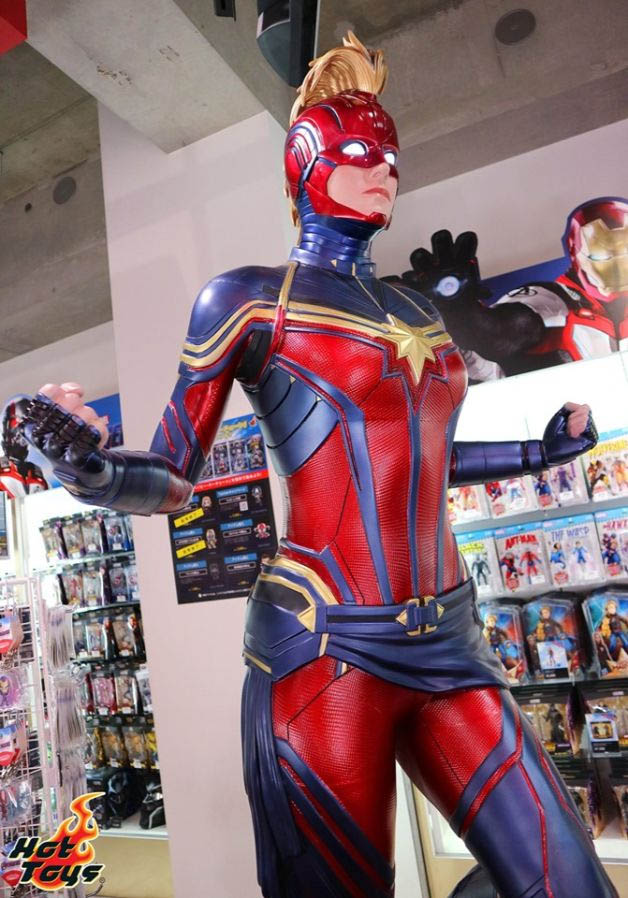 captain marvel by hottoys